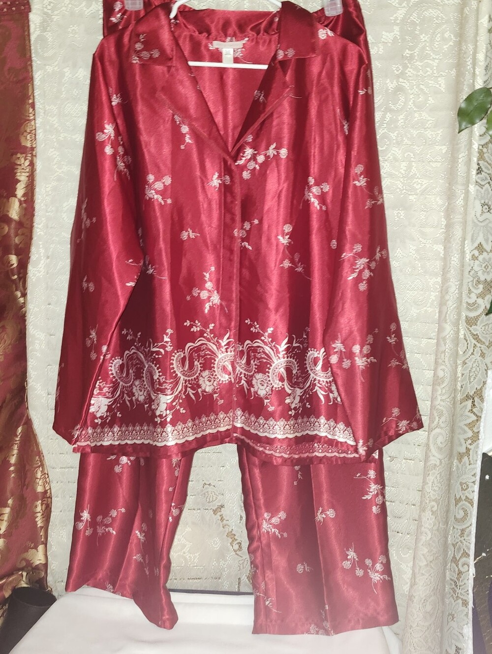 DONNA Nadeau Silk-Feel Red Women’s Two-Piece Pajama Set